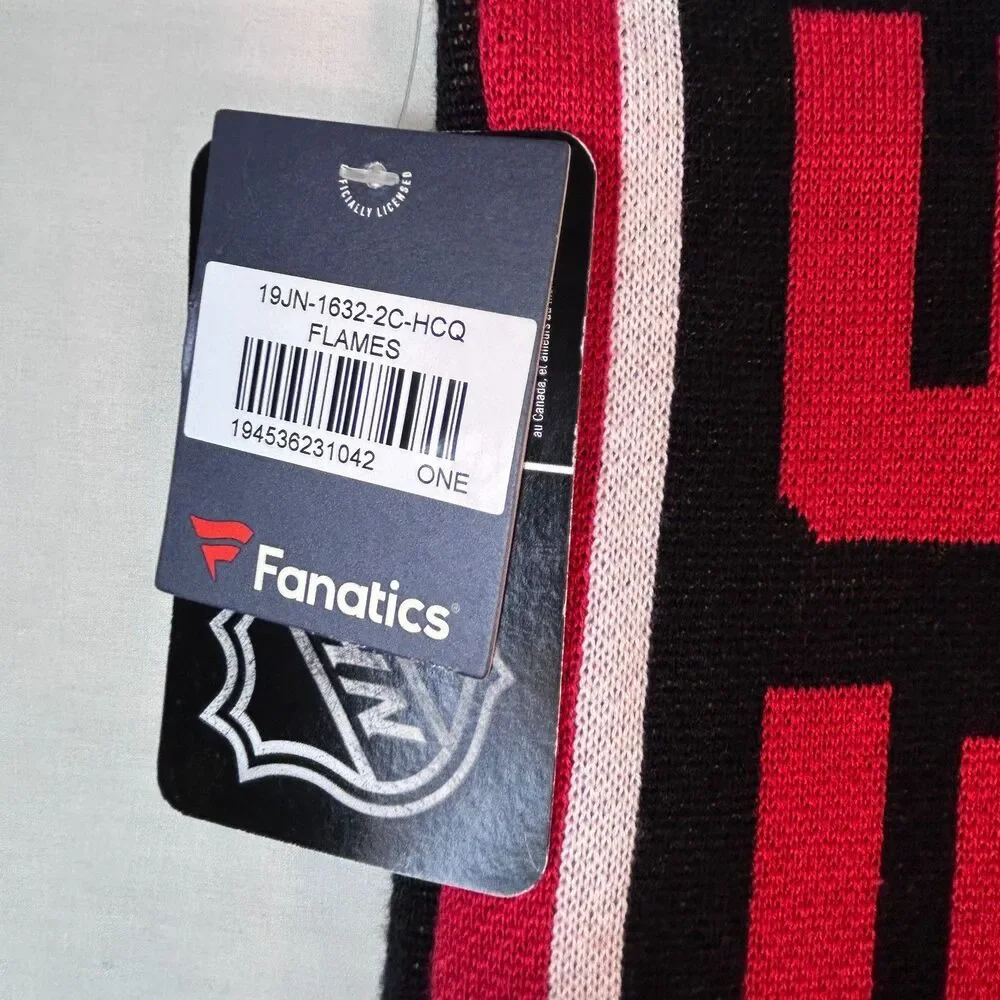 Fanatics NWT Calgary Flames Hockey NHL Red Black 2 Sided Knit Scarf with Fringe